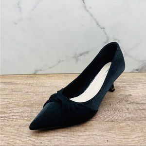 Heeled shoes . Pumps